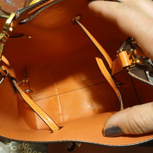 Micheal Kors Mercer Gallery Orange Medium Bucket Bad - Picture 4 of 8